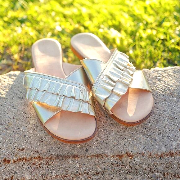 Mercanti Fiorentini Gold Leather Slide Sandals Sz 8 | Ruffle Chic Summer Shoes - Picture 1 of 9